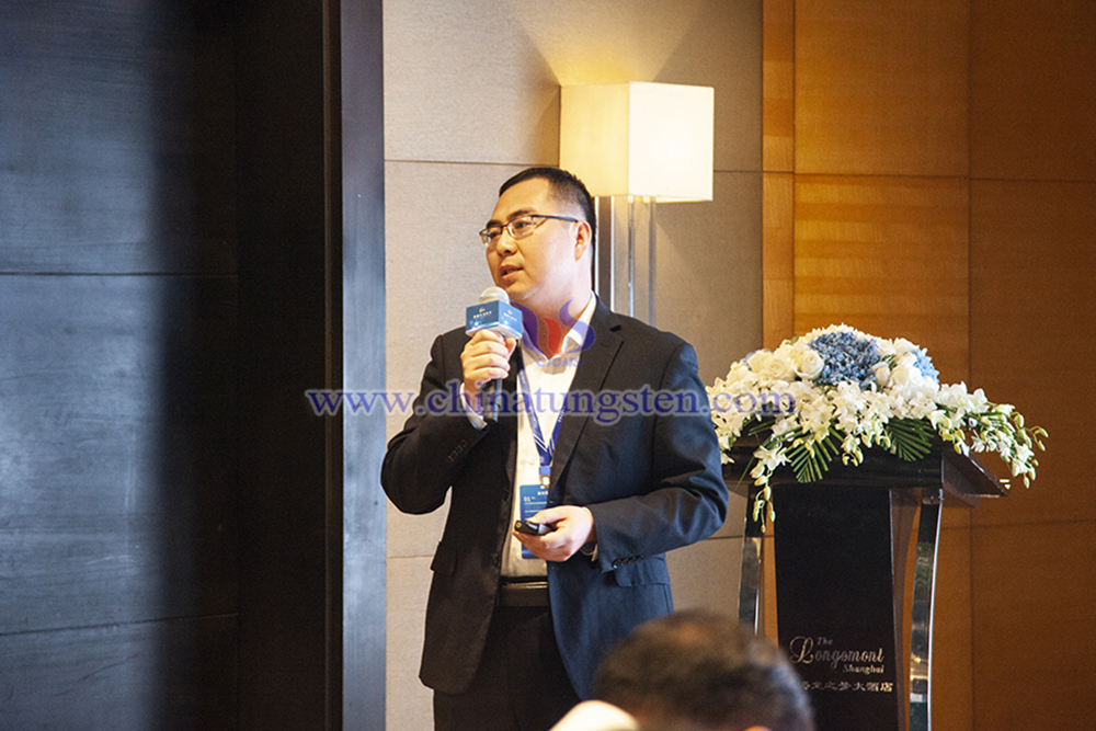 廈門鳴鶴管理諮詢股份有限公司總經(jīng)理金萬英作報(bào)告圖片