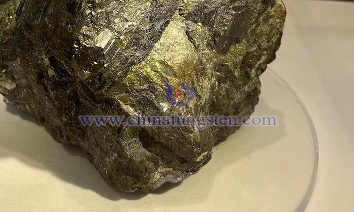 中鎢智造鎢精礦圖片