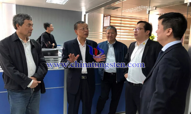 與會(huì)代表到東莞市數(shù)控刀具行業(yè)協(xié)會(huì)座談交流，并參觀國(guó)家模具產(chǎn)品質(zhì)量監(jiān)督檢驗(yàn)中心