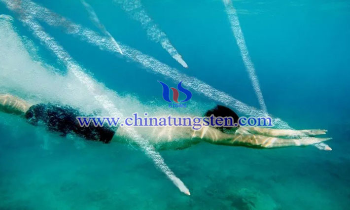 跳進(jìn)水里能躲過子彈？圖片