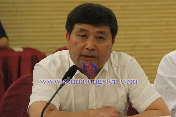 江西鎢業(yè)控股集團(tuán)有限公司營(yíng)銷部總經(jīng)理廖肇康（代表江春林副會(huì)長(zhǎng)、主席團(tuán)主席）