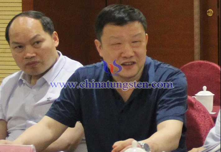 中國(guó)鎢業(yè)協(xié)會(huì)監(jiān)事長(zhǎng)謝屹峰