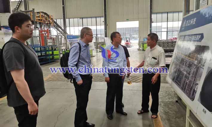 鎢協(xié)會(huì)長(zhǎng)到長(zhǎng)沙科研單位、高校及企業(yè)調(diào)研圖片