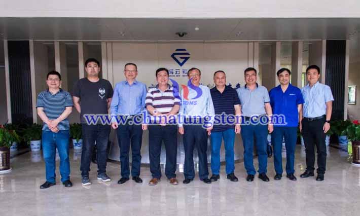 鎢協(xié)會(huì)長(zhǎng)到長(zhǎng)沙科研單位、高校及企業(yè)調(diào)研圖片
