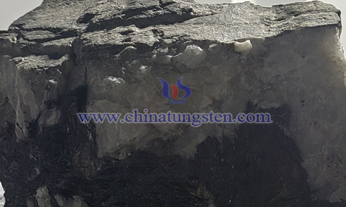 中鎢智造黑鎢礦圖片